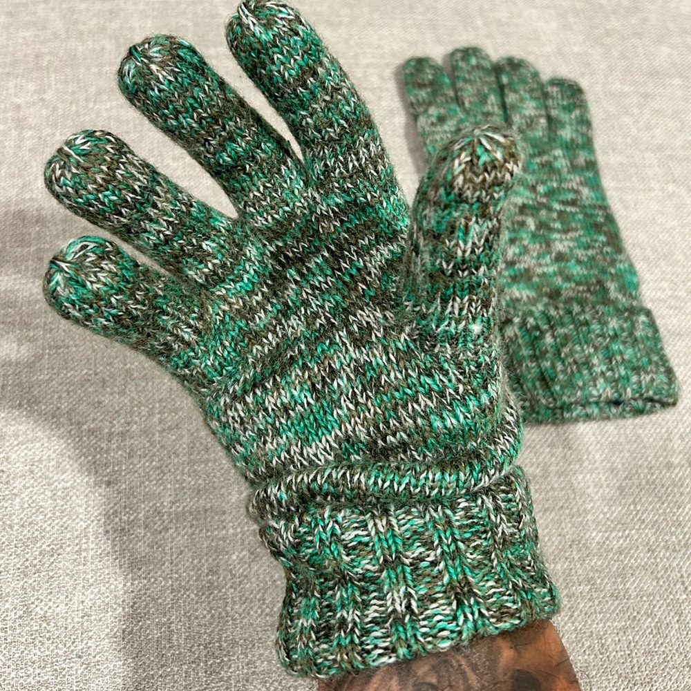 Unisex gloves (Multi colored)